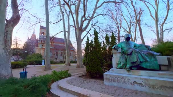 ブダペスト ハンガリーのブダペストにあるアノニマスとパビリオンに青銅の記念碑を持つシティパークのパノラマ — ストック動画