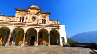 Santa Maria Assunta Kilisesi 'nin freskli görüntüsü Madonna del Sasso Sığınağı, Orselina, İsviçre