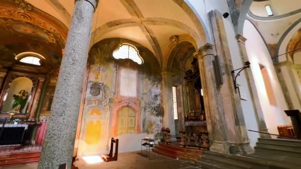 瑞士洛迦诺圣安东尼教堂中世纪壁画教堂全景及主要祭坛 — 图库视频影像