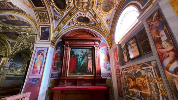 瑞士奥塞琳娜麦当娜 萨索保护区巴洛克 圣玛丽亚 阿斯松塔教堂装饰华丽的壁画内部全景 — 图库视频影像