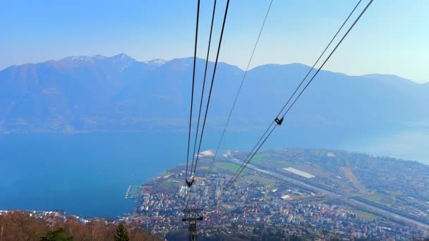 Nowoczesna Kolejka Linowa Cardada Mount Oferuje Doskonałe Widoki Jezioro Maggiore — Wideo stockowe