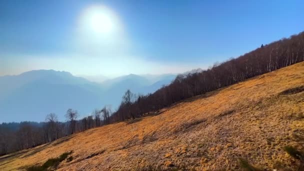 Passeio Teleférico Topo Monte Cimetta Com Paisagens Alpinas Neblina Ticino — Vídeo de Stock