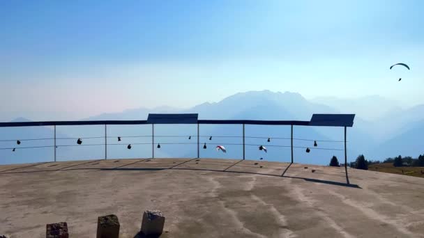シメッタマウント ティチーノ スイスの景観テラスから危険なアルプス湖とマジョーレ湖のパノラマ風景をお楽しみください — ストック動画
