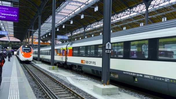 Sviçre Deki Basel Sbb Tren Stasyonu Giden Modern Tren — Stok video