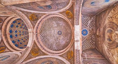 CREMONA, ITALY - 6 Nisan 2022: Palazzo Fodri (Fodri Sarayı), Cremona, İtalya