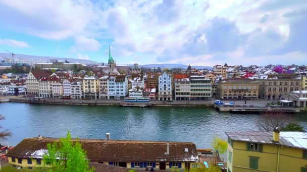 Zurique Skyline Colina Lindenhof Com Limmat River Aterro Limmatquai Casas — Vídeo de Stock