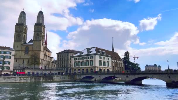 Igreja Grossmunster Histórica Ponte Munsterbrucke Através Rio Limmat Zurique Suíça — Vídeo de Stock