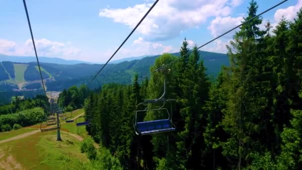Panorama Jezdecké Lanovky Pozorování Zelených Horských Svahů Jehličnatých Lesů Bukovel — Stock video