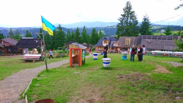 Τοπίο Και Αξιοθέατα Της Ορεινής Κοιλάδας Peppers Polonyna Pertsi Χωριό — Αρχείο Βίντεο