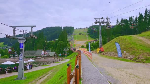 Piste Chariot Montagne Court Sur Pente Mont Bukovel Côté Téléphérique — Video