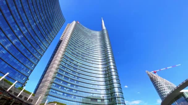 Milan Włochy Kwiecień 2022 Panorama Pięknymi Nowoczesnymi Błyszczącymi Szklanymi Wieżami — Wideo stockowe