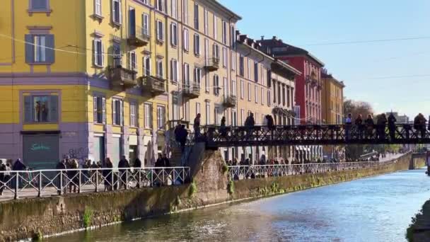 Milan Italy April 2022 Old Metal Bridge Colorful Historic Houses — 图库视频影像