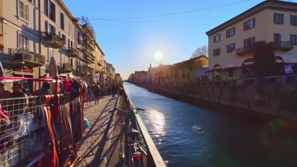Milán Italia Abril 2022 Paseo Nocturno Por Canal Naviglio Grande — Vídeos de Stock