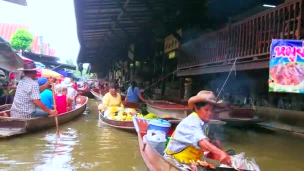 Damnoen Saduak Thailand Maio 2019 Barcos Sampan Com Turistas Vendedores — Vídeo de Stock