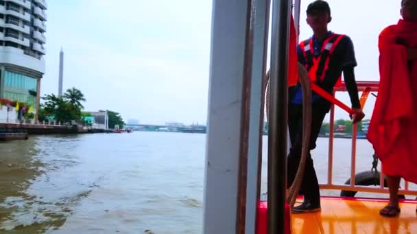 Bangkok Tajlandia Kwietnia 2019 Szybka Podróż Promem Pasażerskim Rzece Chao — Wideo stockowe
