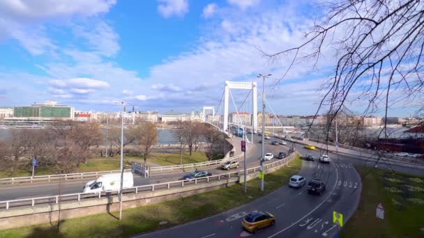 Трафик Площади Добренький Мосту Через Дунай Будапешт Венгрия — стоковое видео