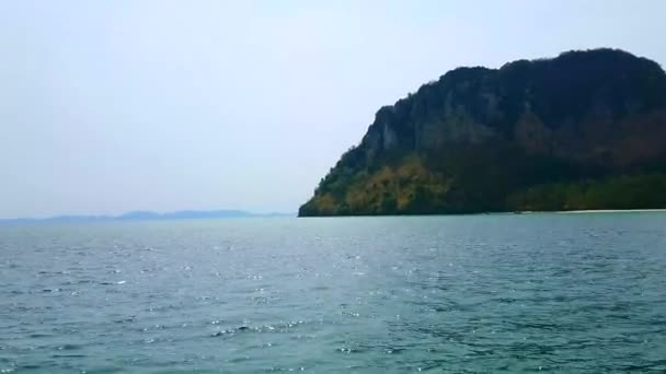 Panoramisch Landschap Van Kleine Groene Rotsachtige Tropische Eilanden Poda Mor — Stockvideo