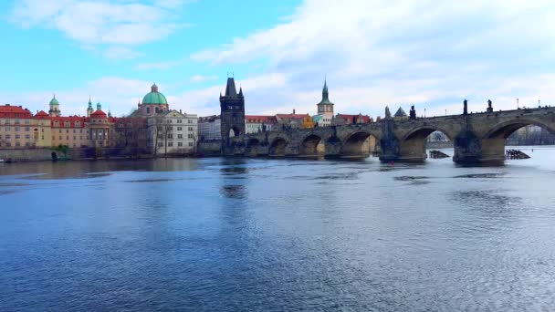 Uferpromenade Der Prager Altstadt Stare Mesto Gegenüberliegenden Moldauufer Prag Tschechien — Stockvideo