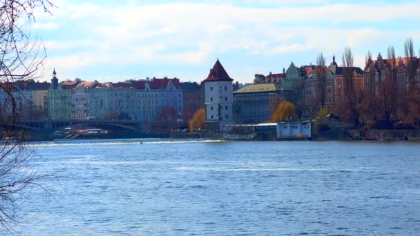 Blue Waters Vltava River Colored Townhouses Malostranska Water Tower Background — Stock Video