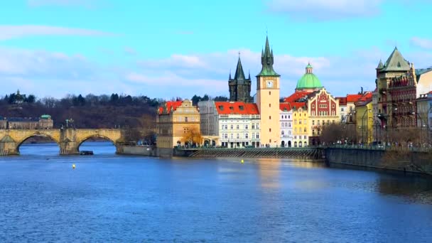 Moldau Ufer Des Bezirks Stare Mesto Mit Mittelalterlicher Karlsbrücke Altstädter — Stockvideo