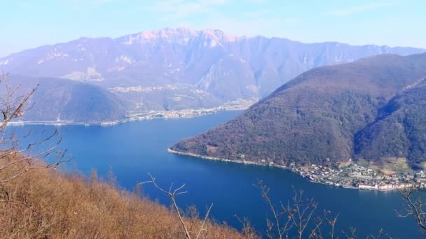Jasnoniebieskie Jezioro Lugano Wśród Malowniczych Prealp Lugano Widziane Tarasu Widokowego — Wideo stockowe