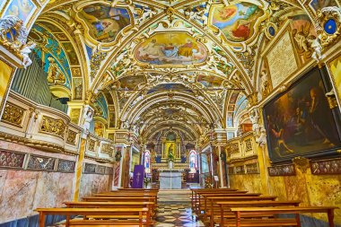 ORSELINA, SWitzERLAND - 26 Mart 2022: Madonna del Sasso Sığınağı 'ndaki Santa Maria Assunta Kilisesi' nin ana mihrabı, Orselina, İsviçre