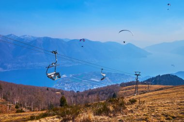 Puslu Lepontine Alpleri, Maggiore Gölü, Locarno Gölü, Cardada Cimetta 'nın asansörü ve Cimetta Dağı' nın zirvesi, Ticino, İsviçre