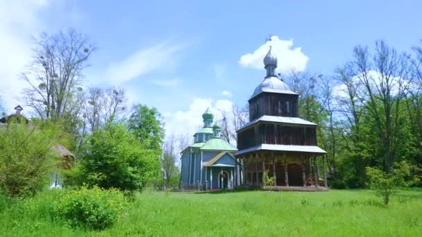 Pereiaslav Ukraine Μαΐου 2021 Μπλε Ξύλινη Εκκλησία Μεσολάβησης Διαχωρισμένο Καμπαναριό — Αρχείο Βίντεο