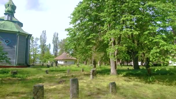 Πανόραμα Του Παλιού Νεκροταφείου Του Χωριού Και Την Αψίδα Της — Αρχείο Βίντεο