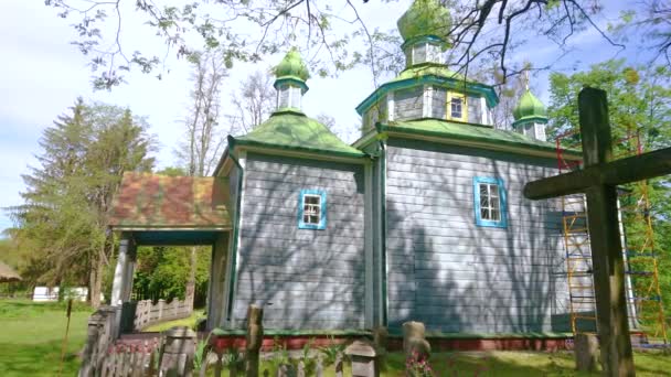 Eski Ahşap Şefaat Kilisesi Tek Kalıcı Çan Kulesi Küçük Mezarlığın — Stok video