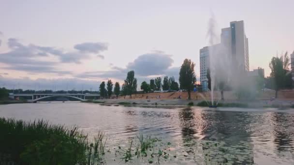 Rusanivsky Fontes Canal Cercado Com Bairro Residencial Kiev Ucrânia — Vídeo de Stock