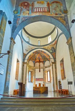 LOCARNO, SWitzERLAND - 26 Mart 2022 San Francesco Kilisesi 'nin korunmuş fresk izleri, Locarno, İsviçre