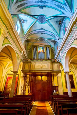 COLLINA D 'ORO, SWitzERLAND - 18 Mart 2022: Saint Abundius Kilisesi İçişleri, 18 Mart' ta İsviçre 'nin Collina d' Oro kentinde