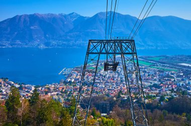 Locarno, Maggiore Gölü ve Cardada Cimetta teleferiğinden dağların olağanüstü manzarası, İsviçre
