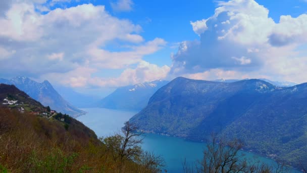 Monte Bre는 루가노 프리알프스 티치노 스위스로 둘러싸인 루가노 호수의 전망을 — 비디오