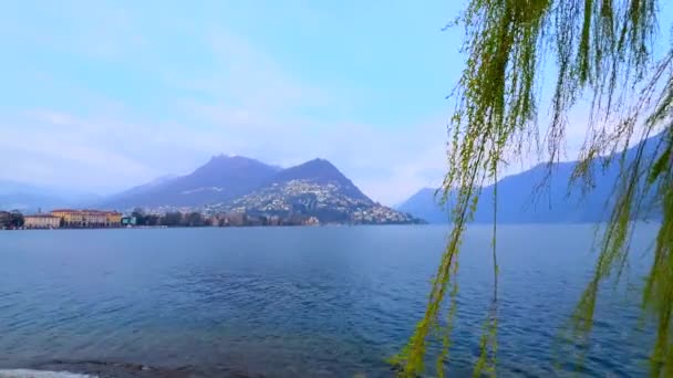 Malowniczy Krajobraz Górski Monte Bre Monte Boglia Jasnoniebieskim Jeziorem Lugano — Wideo stockowe