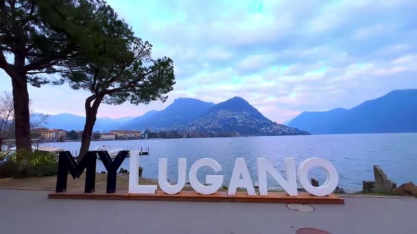 Cartel Mylugano Blanco Negro Terraplén Peatonal Del Lago Lugano Contra — Vídeos de Stock