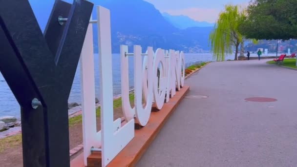 Panorama Instalação Moderna Sinal Mylugano Preto Branco Dique Lago Lugano — Vídeo de Stock