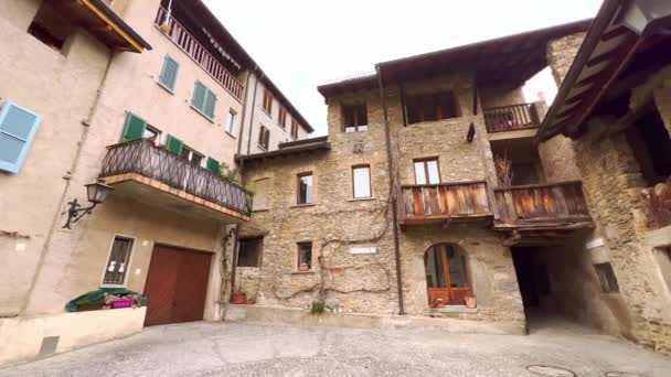 Tarihi Piazza Gransk Meydanındaki Eski Evler Dar Sokaklar Komano Ticino — Stok video