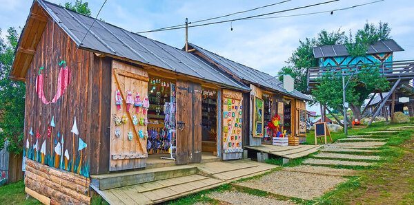 The wooden shops with wide range of handmade souvenirs, Polonyna Pertsi, Yablunytsya, Ukraine