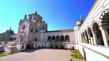 İtalya 'nın en büyük mezarlarından biri olan Milano' daki anıtsal mezarlığı ziyaret ediyoruz.