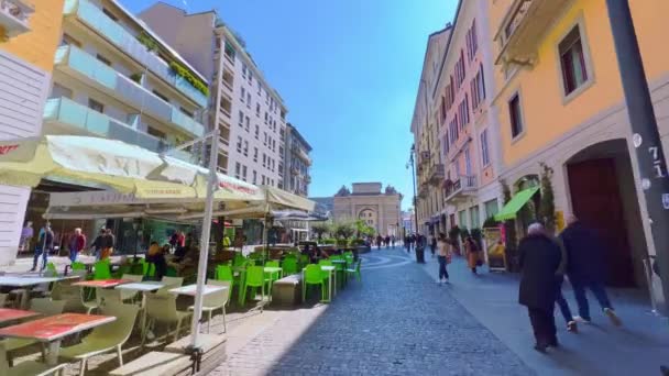 Milan Włochy Kwiecień 2022 Spacer Ulicą Turystyczną Corso Como Kawiarniami — Wideo stockowe