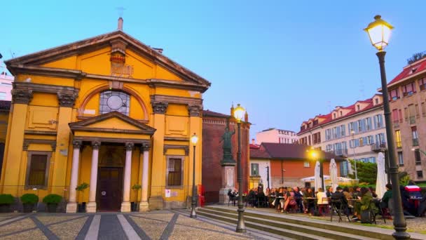 Piazza Borromeo Con Popular Restaurante Aire Libre Antigua Iglesia Santa — Vídeos de Stock