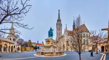 Surları, kuleleri, Matthias Kilisesi ve Macaristan 'ın Aziz Stephen, Budapeşte heykeli ile Balıkçı Kalesi Panoraması