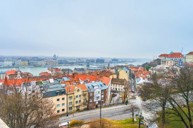 Budapeşte 'nin Balıkçı Kalesi' nden Kale Tepesi, Tuna Nehri, Aziz Stephen Bazilikası ve Zincir Köprüsü, Macaristan