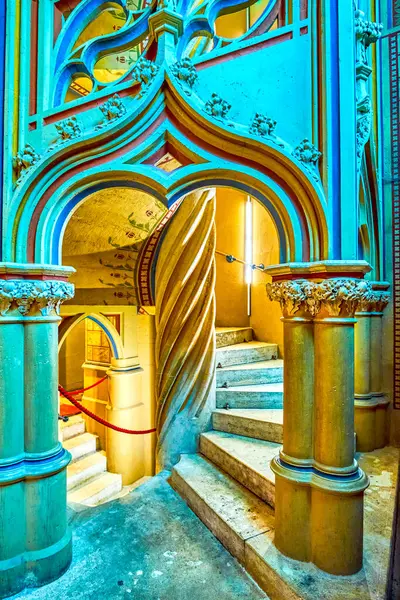 BUDAPEST, HUNGARY - 28 Şubat 2022: Matthias Kilisesi Gotik merdiven, 21 Şubat 'ta Budapeşte, Macaristan
