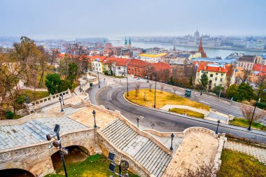 Budapeşte, Macaristan 'ın en önemli yerlerinden biri olan Balıkçı Kalesi' nin taş merdiveni.