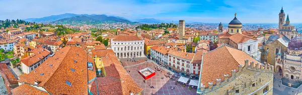 stock image The top panorama of Citta Alta from the tower of Palazzo della Podesta, observing Palazzo Nuovo, tile roof of Palazzo della Ragione, cupola of Bergamo Cathedral, Basilica of Santa Maria Maggiore and Capella Colleoni, Lombardy, Italy