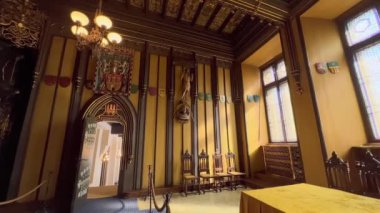 Prag Eski Belediye Binası 'nın Eski Konsey Salonu' nun Panorama 'sı. Çekoslovakya' da gotik tarzda kabartmalar ve heykellerle zenginleştirilmiş.