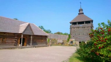 Büyük Kosh (Kazak garnizonu) panoraması ahşap kule, palisade ve Zaporizhian Host, Zaporizhian Sich scansen, Khorytsia Adası, Zaporizhzhia, Ukrayna